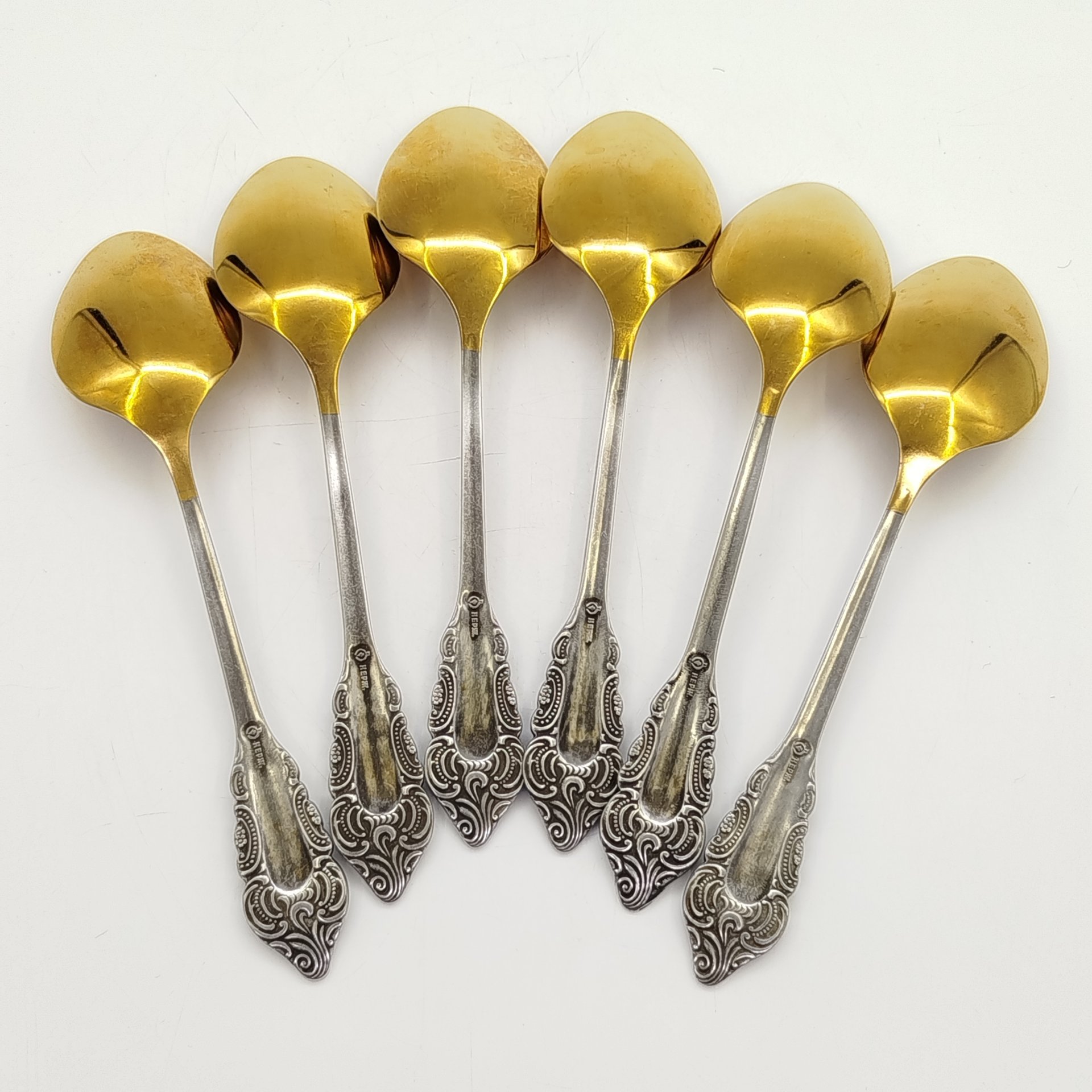 Набор из 6-ти столовых ложек, украшенных растительным декором, нержавеющая сталь, золочение, Павловский завод художественных металлоизделий им. С.М. Кирова, СССР