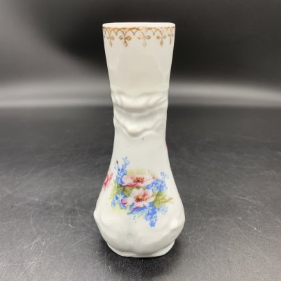 Подсвечник с цветочным декором