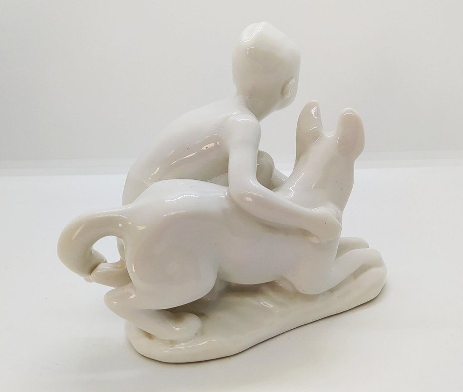 Статуэтка "Юный пограничник с собакой" (без росписи), скульптор Г.С. Столбова, Ленинградский фарфоровый завод (ЛФЗ)
