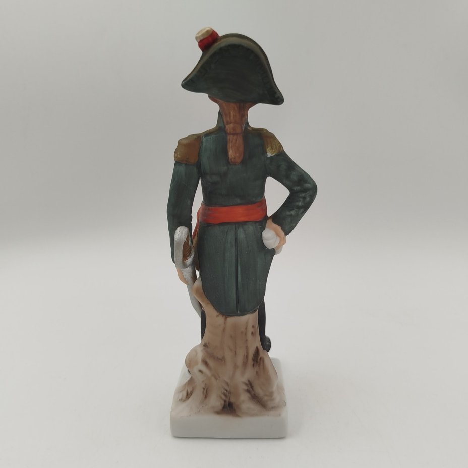 Статуэтка "Офицер кавалерии" ("Officier de Cavalerie") из серии "Армия Наполеона", фарфор, роспись, золочение, Южная Корея, 1970-2000 гг.