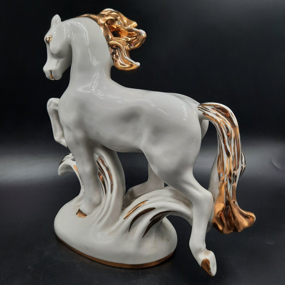 Статуэтка "Конь-огонь", автор формы И.С. Ефимов, фарфор, золочение, Ленинградский фарфоровый завод (ЛФЗ), СССР, 1950-1970 гг.