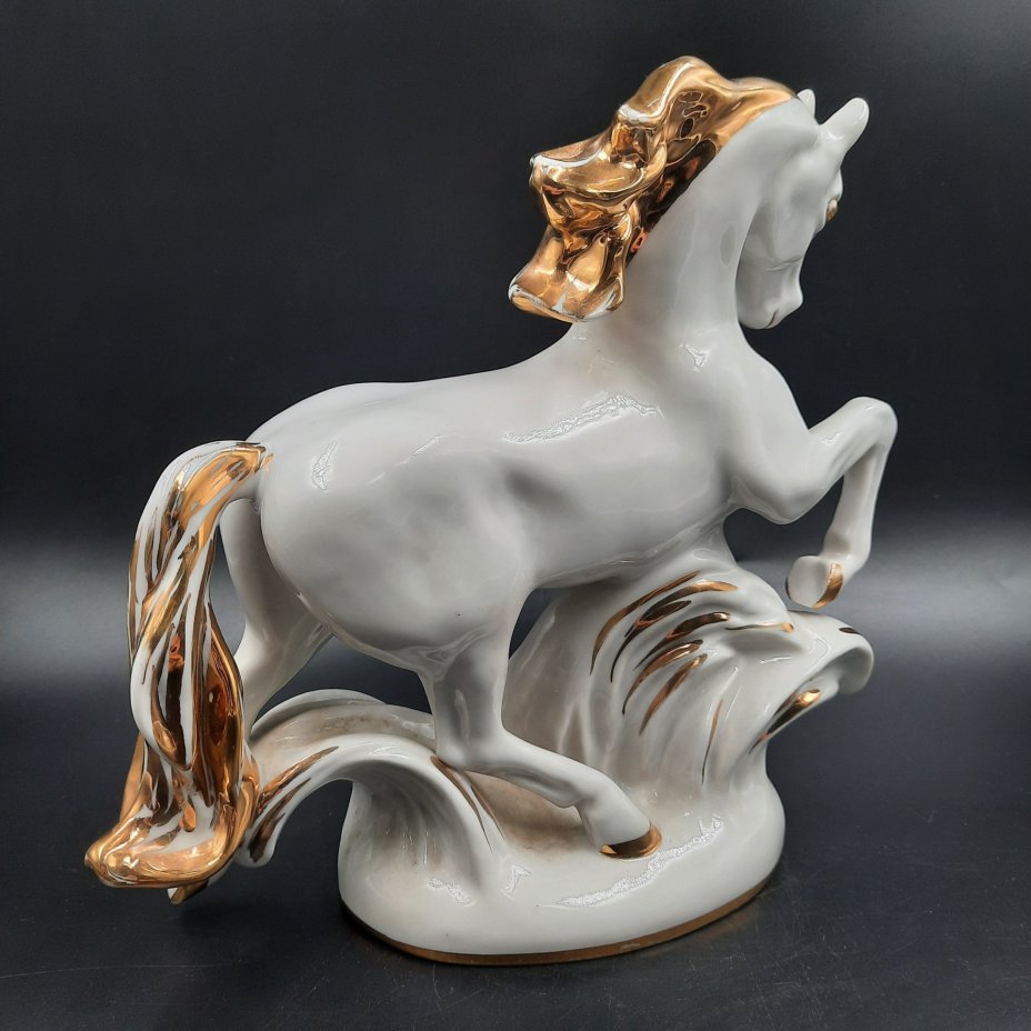 Статуэтка "Конь-огонь", автор формы И.С. Ефимов, фарфор, золочение, Ленинградский фарфоровый завод (ЛФЗ), СССР, 1950-1970 гг.