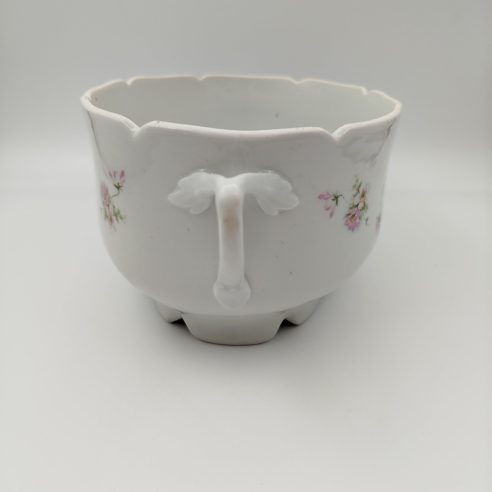 Террина с цветочным декором (без крышки), фарфор, деколь, СССР, 1920-1940 гг.