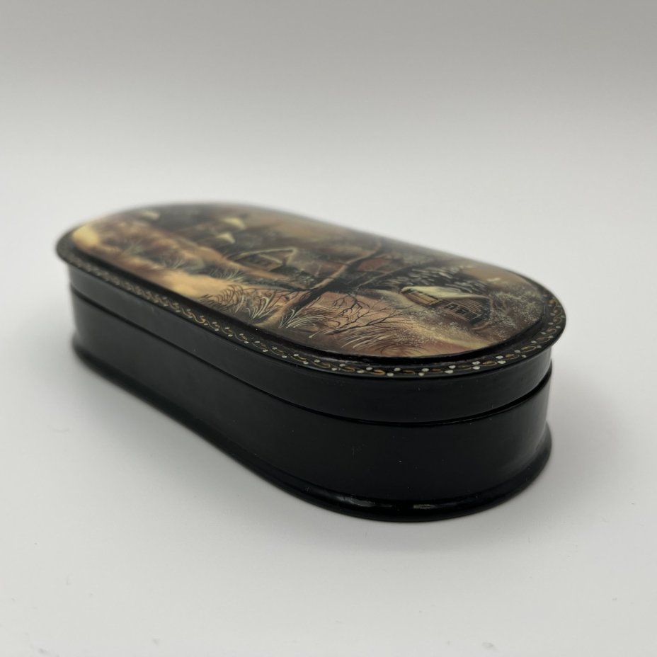 Шкатулка овальной формы "Зима", автор Михеев, папье-маше, роспись, лак, Федоскинская фабрика миниатюрной живописи (Федоскино), Российская Федерация, 2000-2015 гг.