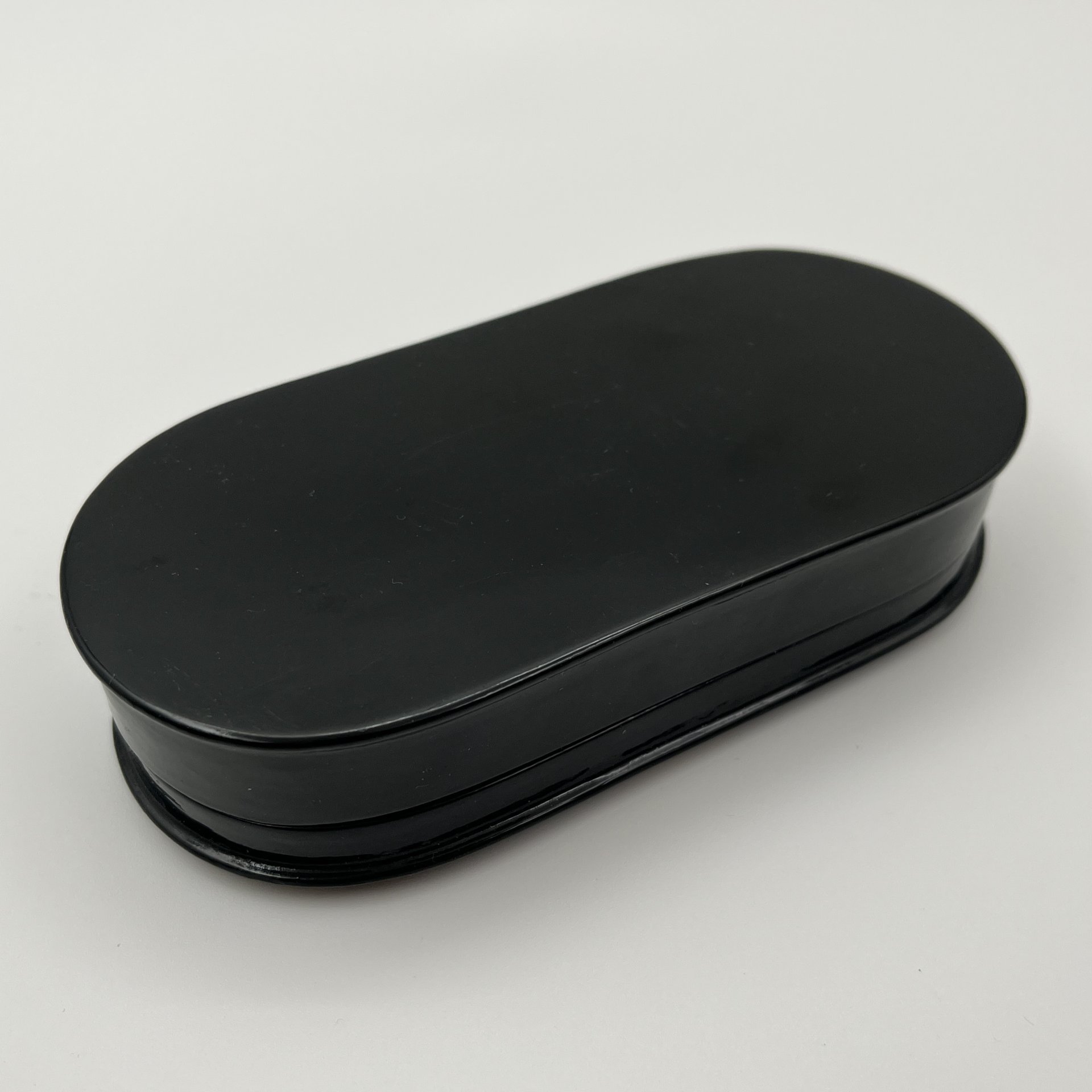 Шкатулка овальной формы "Зима", автор Михеев, папье-маше, роспись, лак, Федоскинская фабрика миниатюрной живописи (Федоскино), Российская Федерация, 2000-2015 гг.