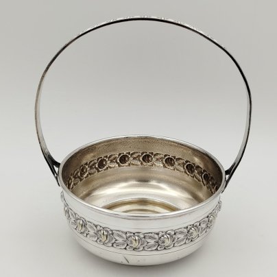 Конфетница с декором из роз, с ручкой, металл, серебрение, Западная Европа, 1890-1930 гг.