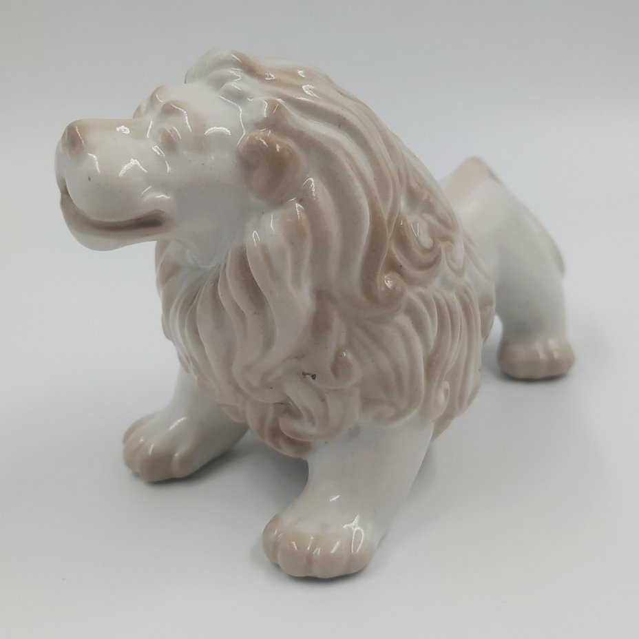 Статуэтка "Лев", автор Н. Сердюкова, фарфор, роспись, Ленинградский завод фарфоровых изделий (ЛЗФИ), СССР, 1950-1980 гг.