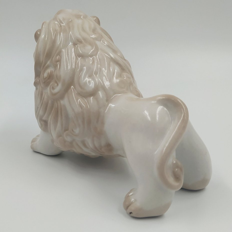 Статуэтка "Лев", автор Н. Сердюкова, фарфор, роспись, Ленинградский завод фарфоровых изделий (ЛЗФИ), СССР, 1950-1980 гг.