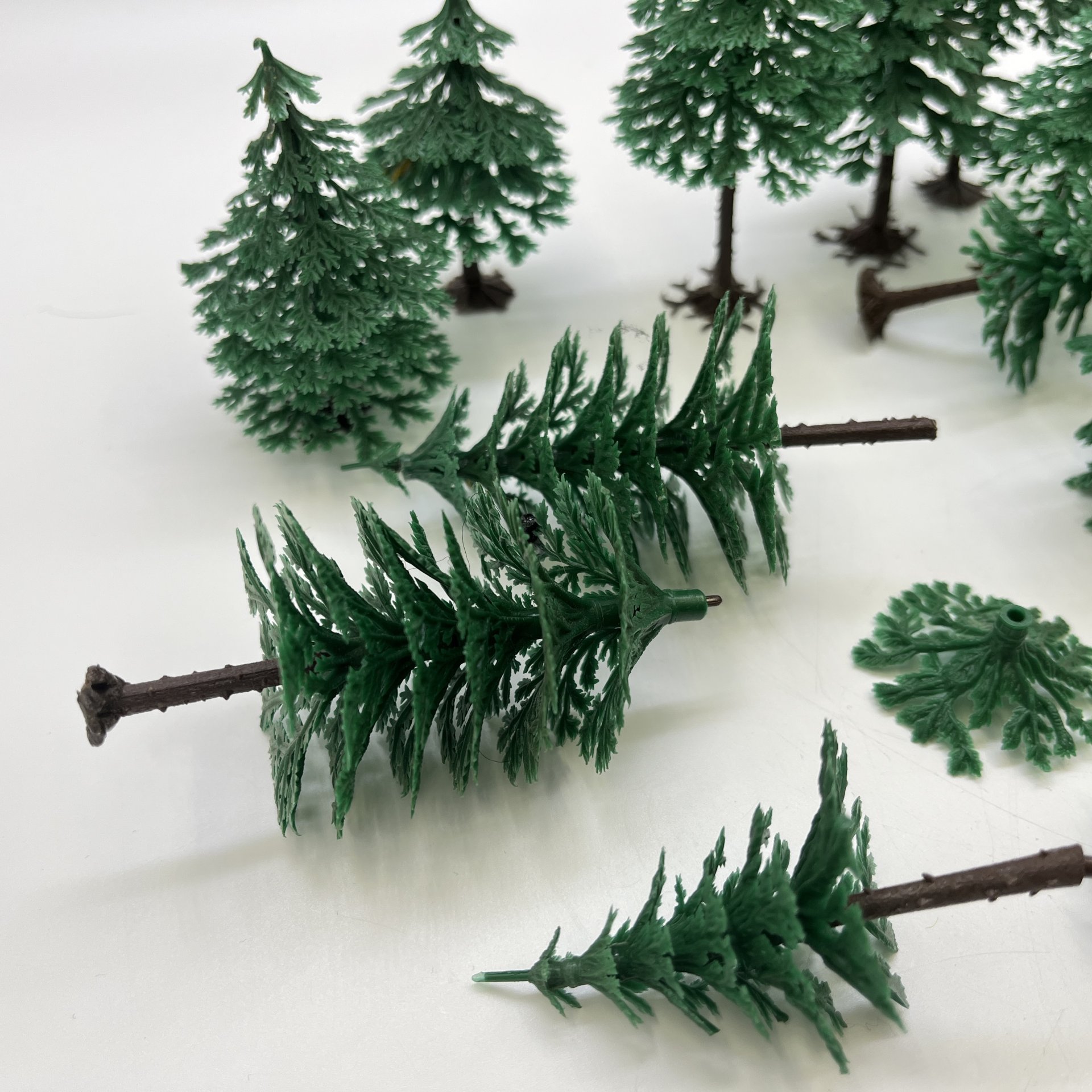 Набор елей для модели железной дороги Noch 15 штук, пластик, Германия, 1970-2000 гг.