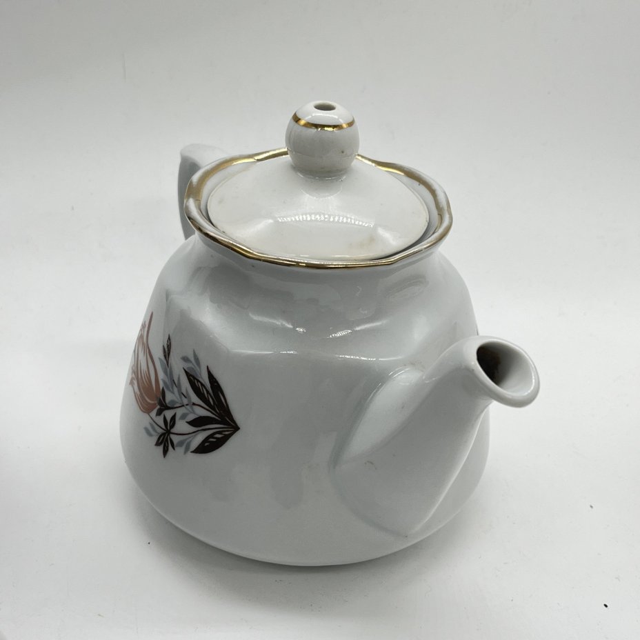 Чайник заварочный с цветочным декором (крышка в подборе), фарфор, деколь золочение, Рижский фарфорово-фаянсовый завод, СССР, 1970-1980 гг.