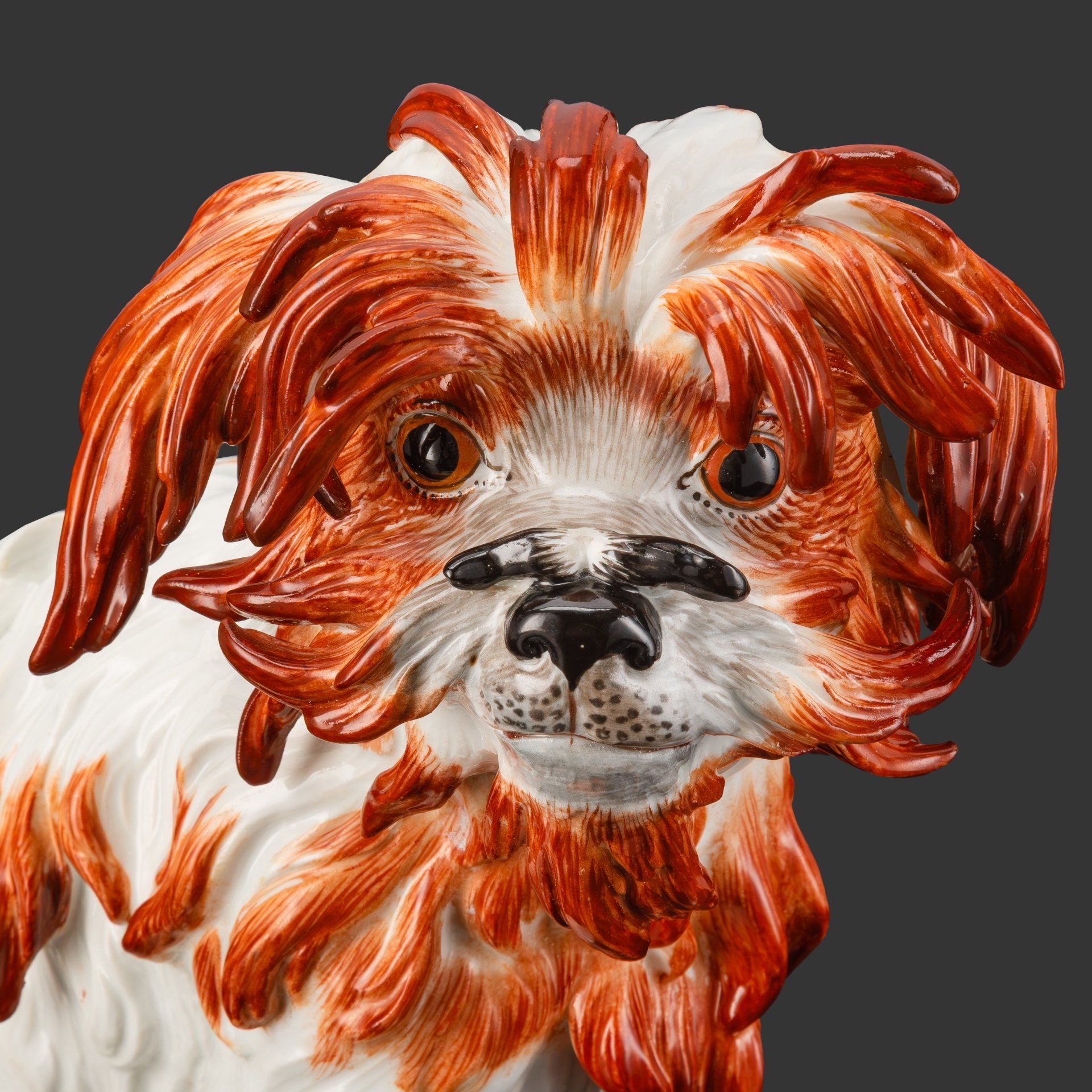 Статуэтка "Болонка", модель №2880, автор модели - Иоганн Иоахим Кендлер (Johann Joachim Kändler), фарфор, роспись надглазурная, Meissen (Мейсенский фарфор), Германия, 1900-1930 гг.