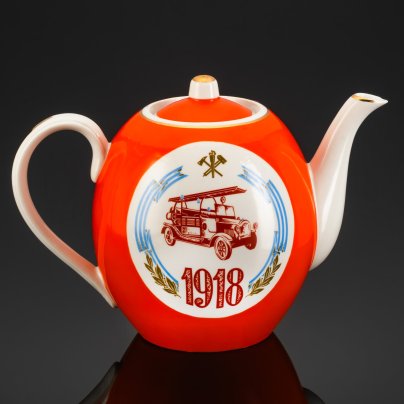 Чайник доливной "1918-1988 КАМАЗ", фарфор, крытье деколь, Дмитровский фарфоровый завод (ДФЗ Вербилки), СССР, 1988 г.