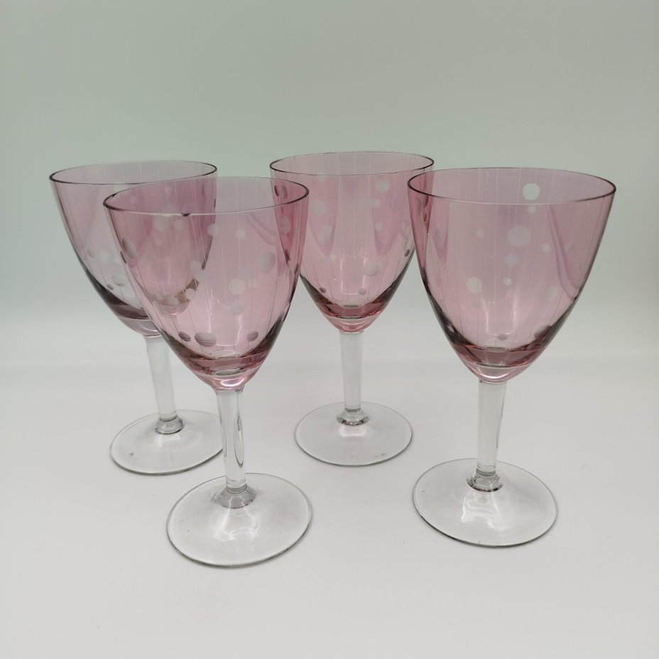 Набор из четырех бокалов с декором в горошек и с вертикальными полосами, цветное стекло, алмазная грань, СССР, 1960-1990 гг.