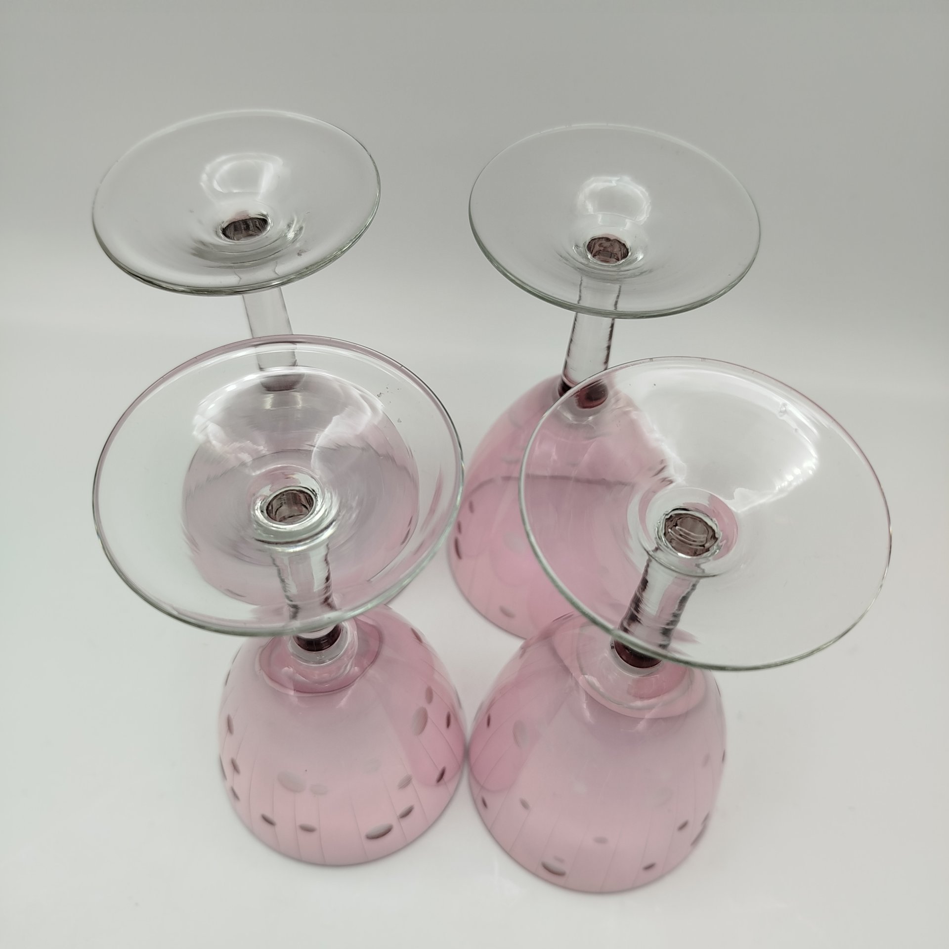 Набор из четырех бокалов с декором в горошек и с вертикальными полосами, цветное стекло, алмазная грань, СССР, 1960-1990 гг.