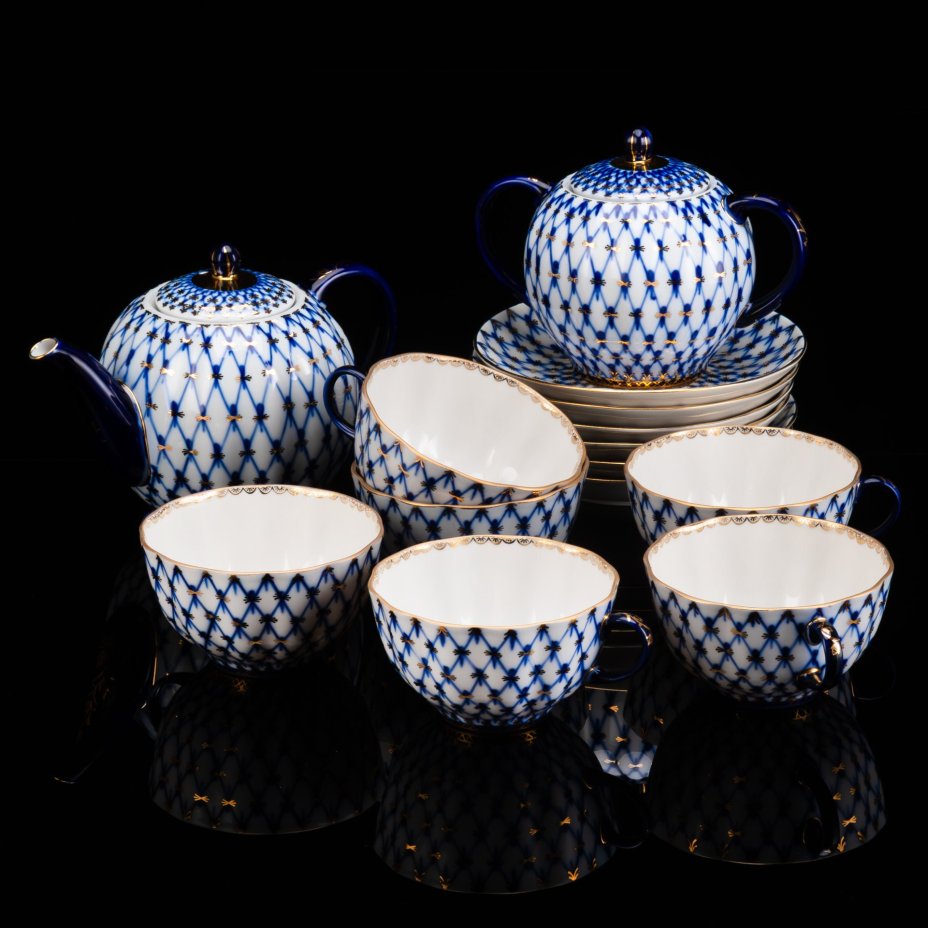 Сервиз чайный "Кобальтовая сетка" на 6 персон (14 предметов), автор формы "Тюльпан" Яковлева С.Е., автор рисунка Яцкевич А.А., фарфор, деколь, золочение, Ленинградский фарфоровый завод (ЛФЗ), Российская Федерация, 1991-2000 гг.