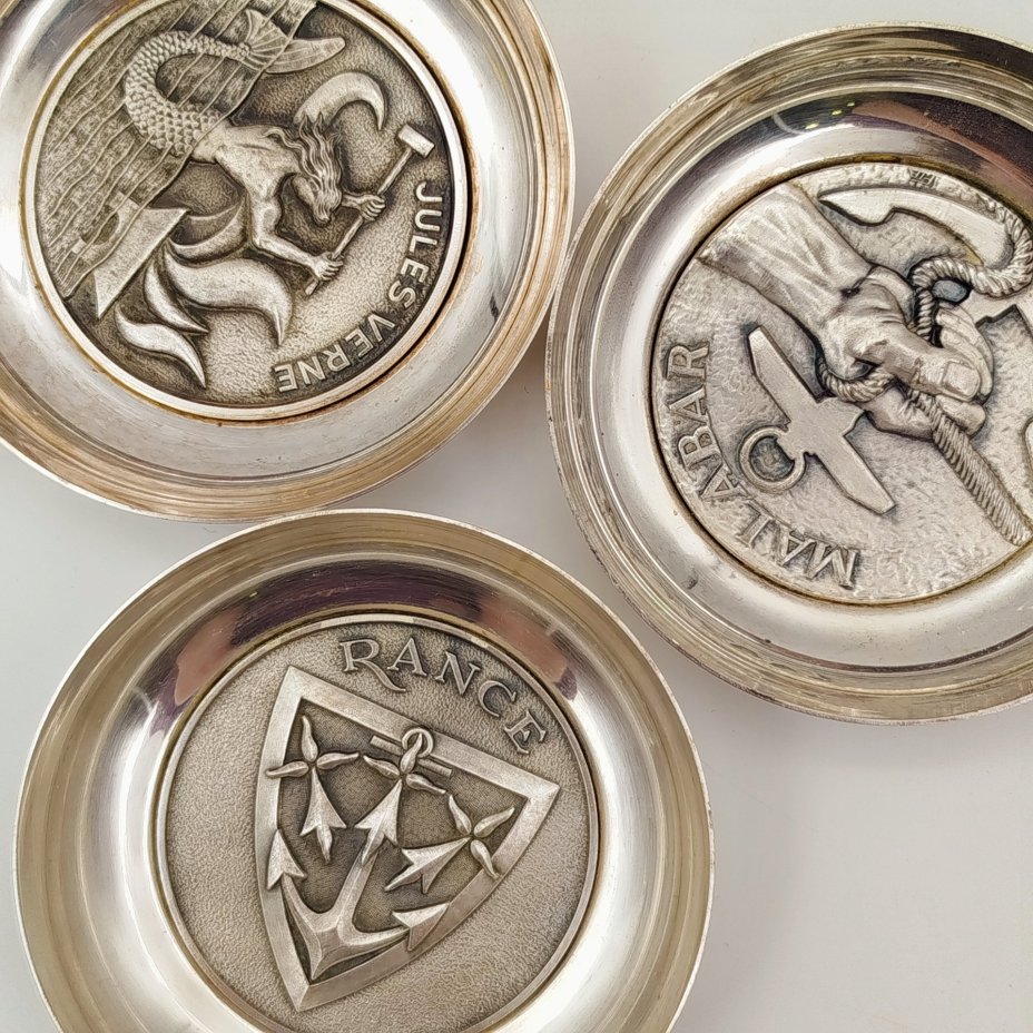 Набор из 3 пепельниц с морскими гербами, фирма "A.A. Lion"