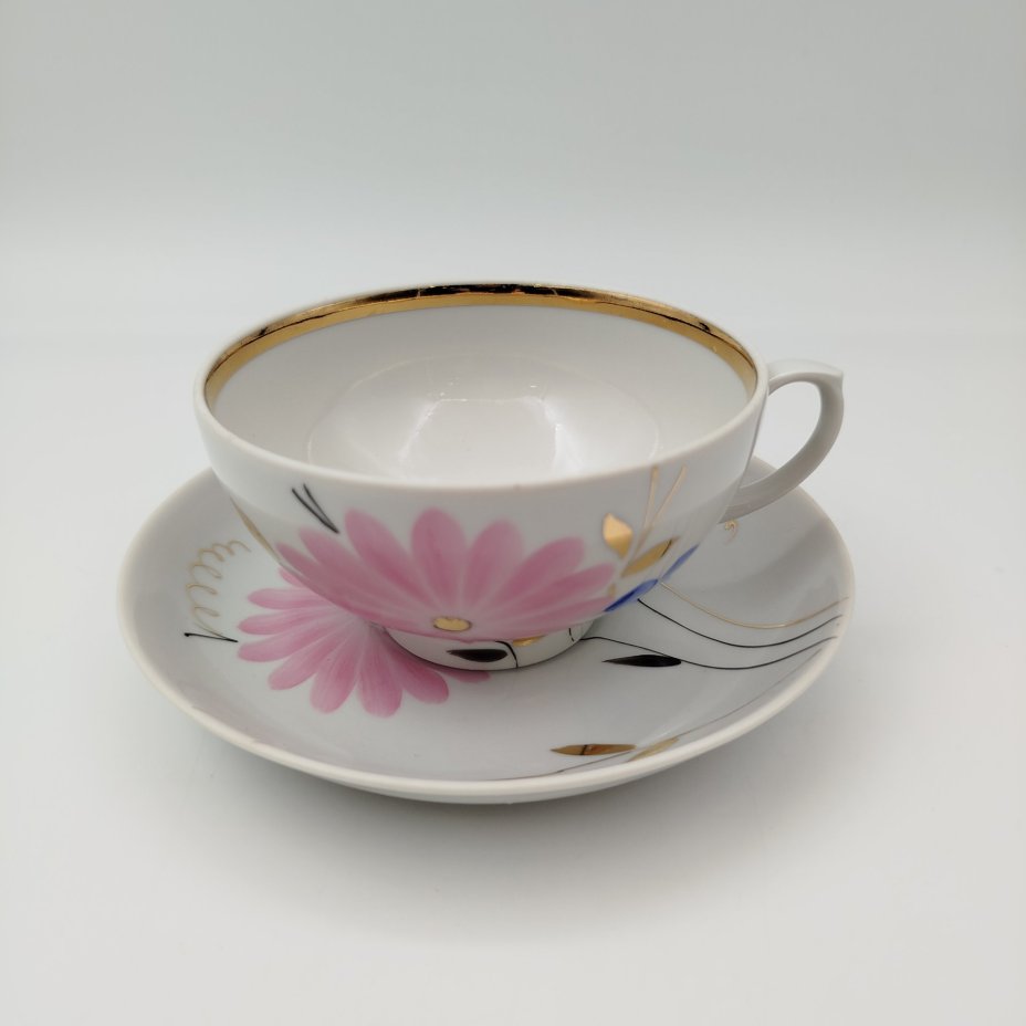 Пара чайная с цветочным декором в виде астр, фарфор, роспись, золочение, Дулевский фарфоровый завод (Дулёво), СССР, 1968-1991 гг.