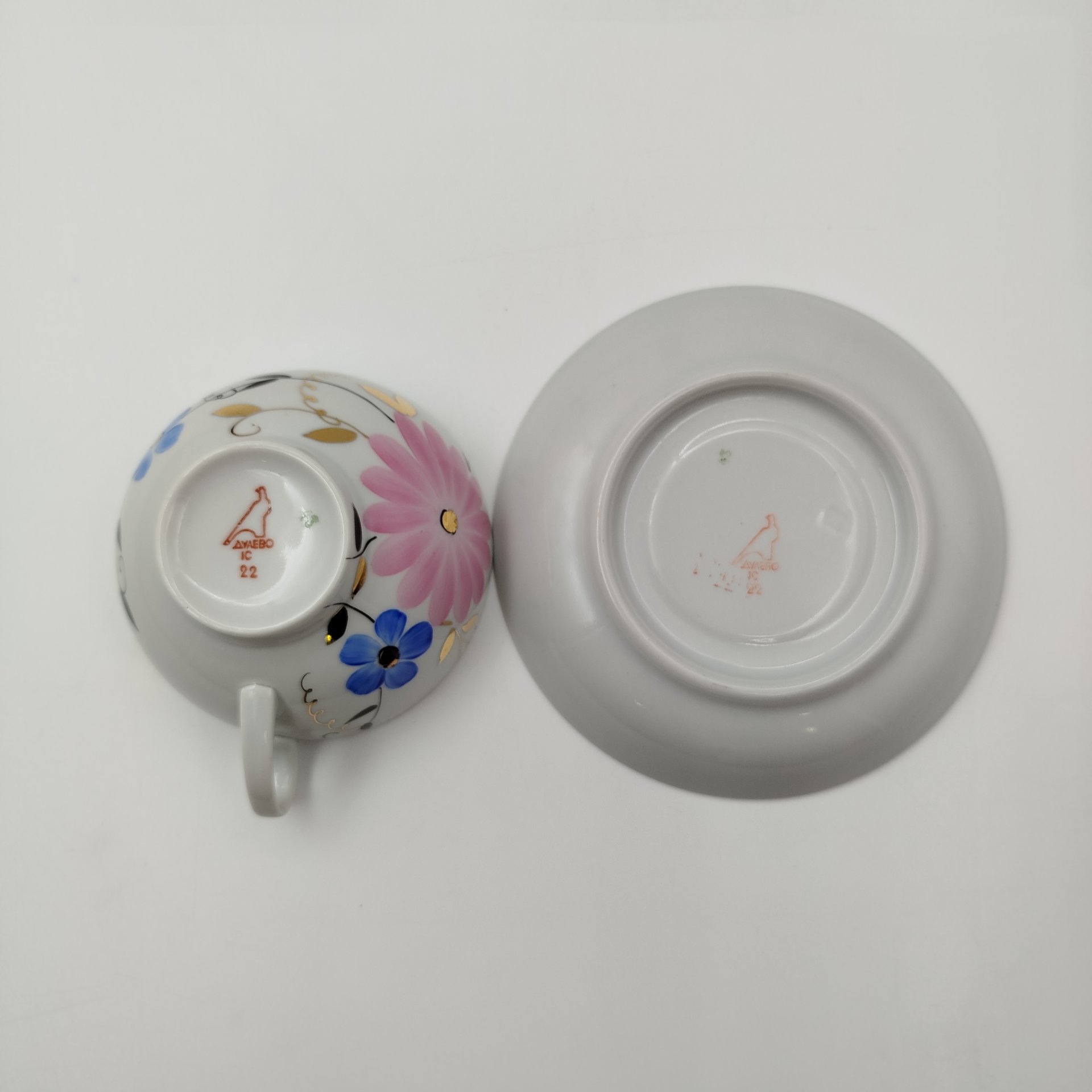 Пара чайная с цветочным декором в виде астр, фарфор, роспись, золочение, Дулевский фарфоровый завод (Дулёво), СССР, 1968-1991 гг.