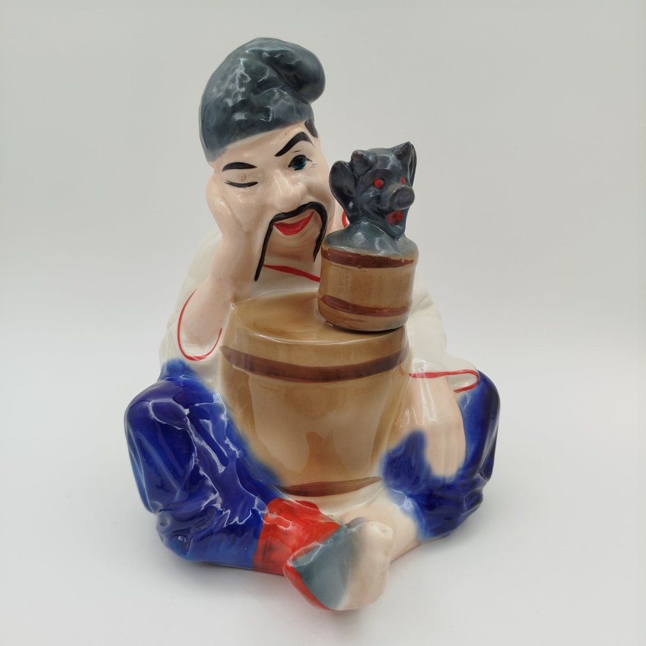 Штоф "Казак с бочкой и черт", керамика, глазурь, аэрография, Украина, 1990-2000 гг.