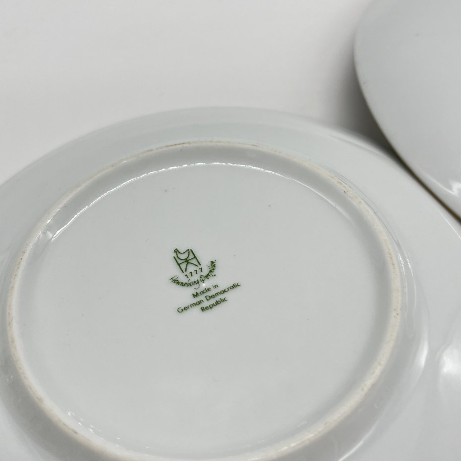 Набор из 2 блюдец и десертной тарелки с декором в виде розовых цветов, фарфор, деколь, золочение, Graf Von Henneberg Porzellan, 1777 Jlmenau, ГДР, 1972-1977 гг.