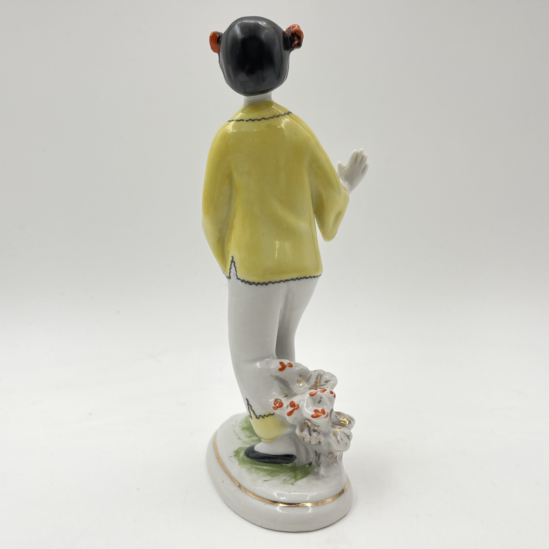 Статуэтка "Китаянка с веером" (Китаяночка), автор Г. Столбова, фарфор, роспись, золочение, Ленинградский фарфоровый завод (ЛФЗ), СССР, 1960-1980 гг.