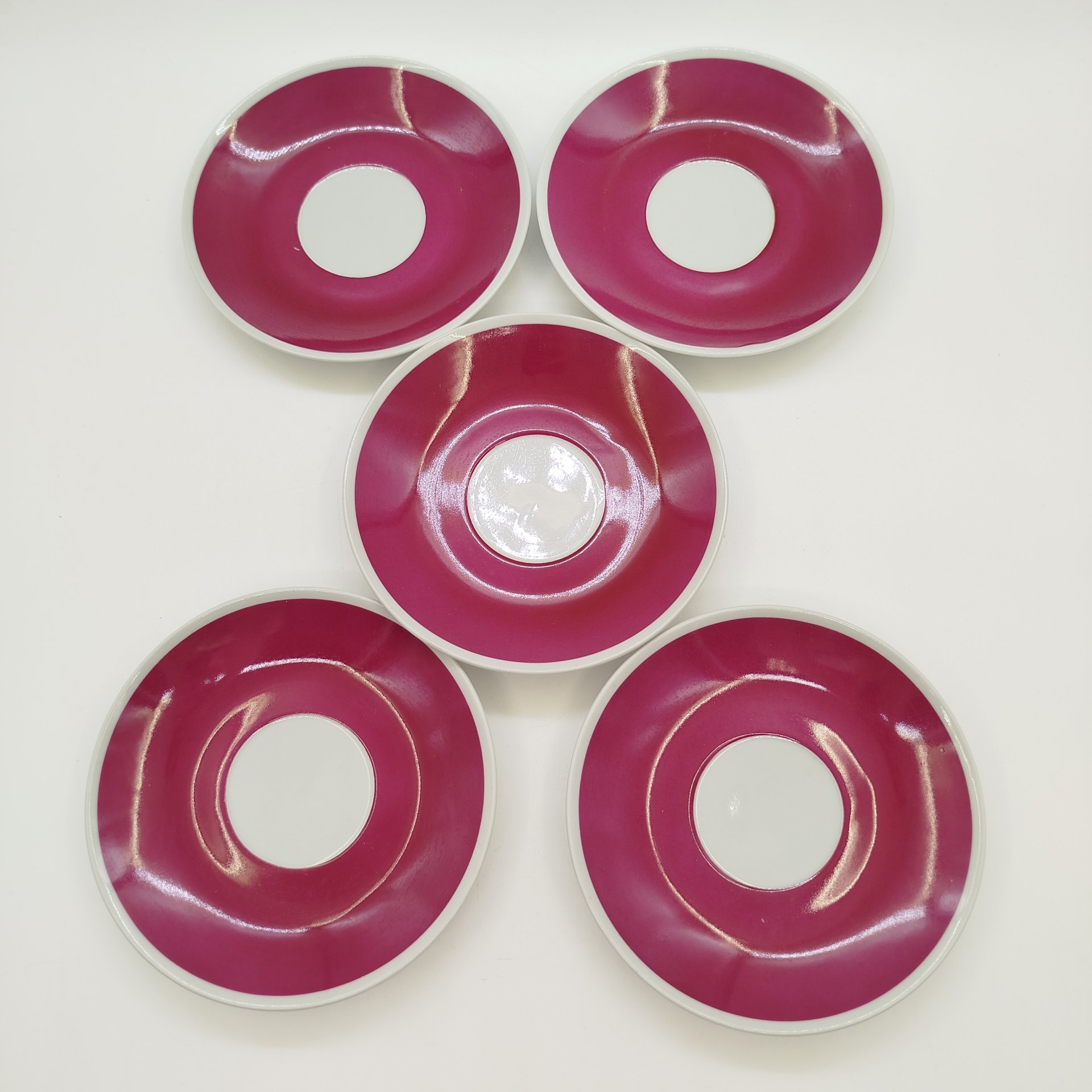 Набор блюдец цвета фуксии на 5 персон