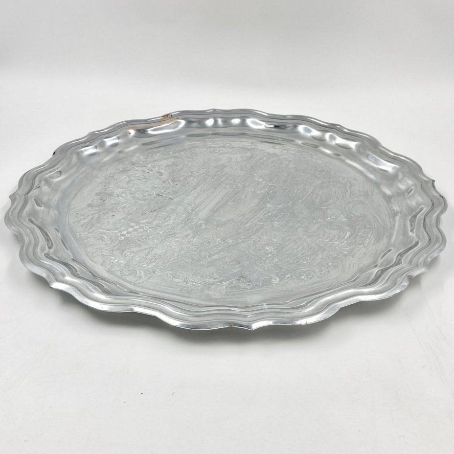 Поднос круглой формы с растительным декором, мНЦ (медь-никель-цинк), Кольчугинский завод цветных металлов, СССР, 1962-1991 гг.