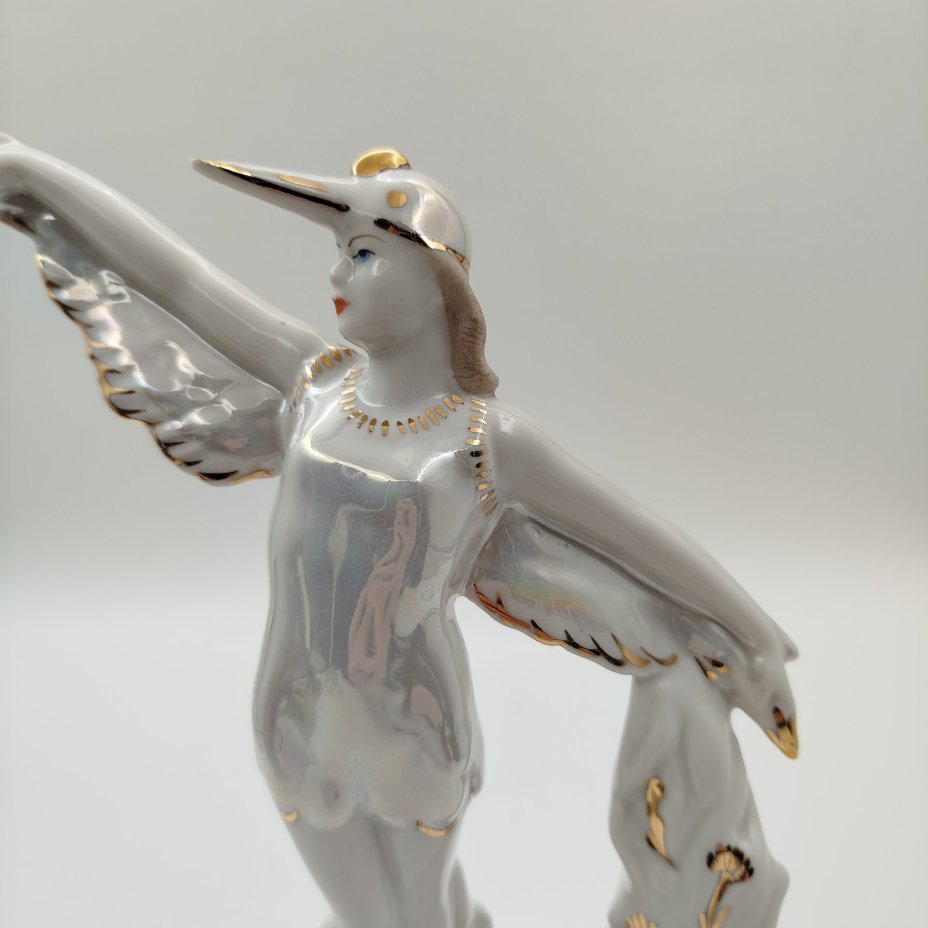 Статуэтка "Балерина в роли аиста", скульптор М.А. Интизарян, Дмитровский фарфоровый завод (ДФЗ Вербилки)