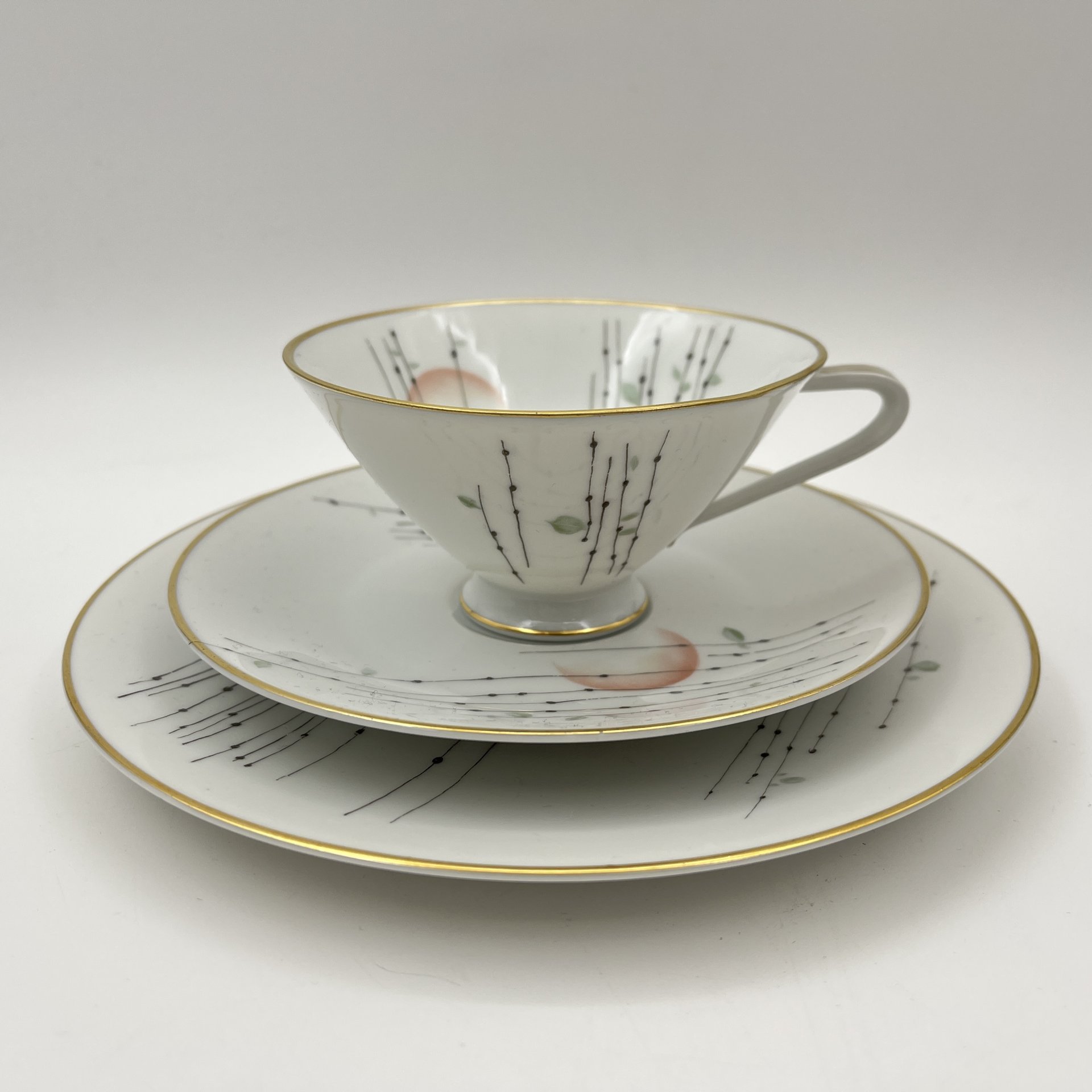 Трио чайное с минималистичным растительным декором, фарфор, деколь, золочение, Hutschenreuther (Хутченройтер), Германия, 1950-1965 гг.