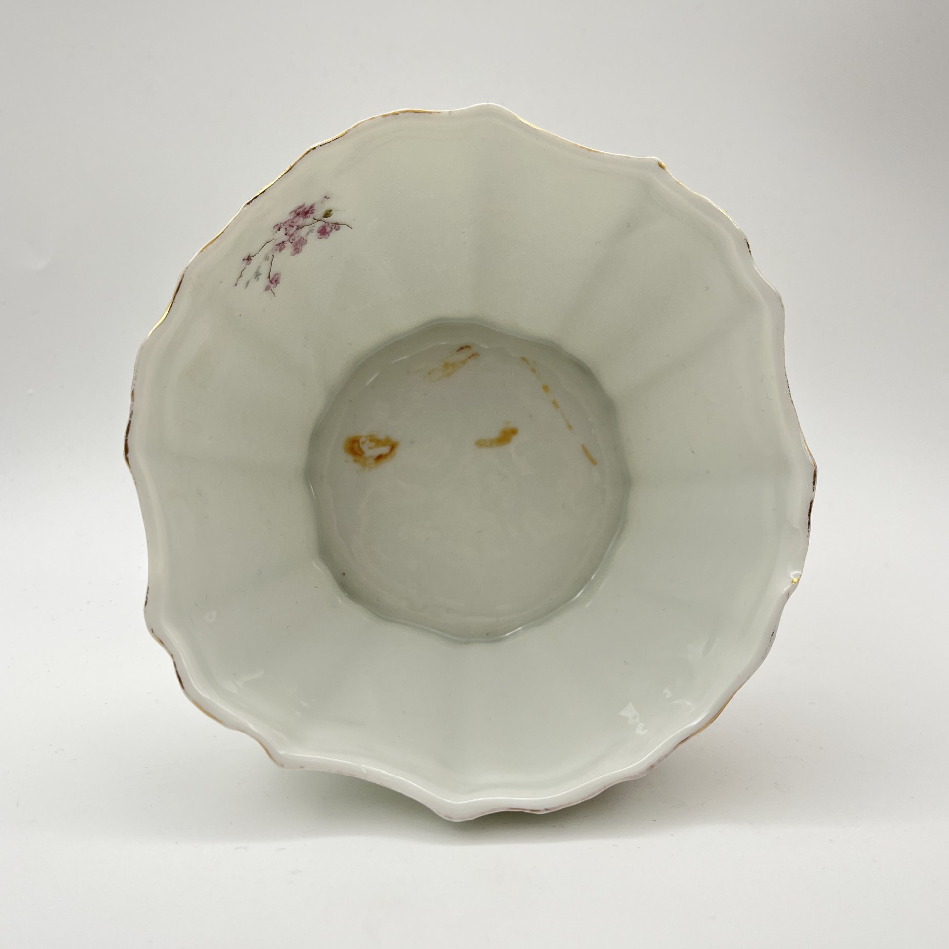 Капельник, украшенный изображением птиц и цветов