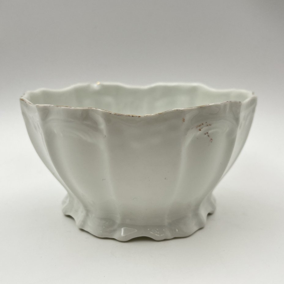 Капельник, украшенный изображением птиц и цветов