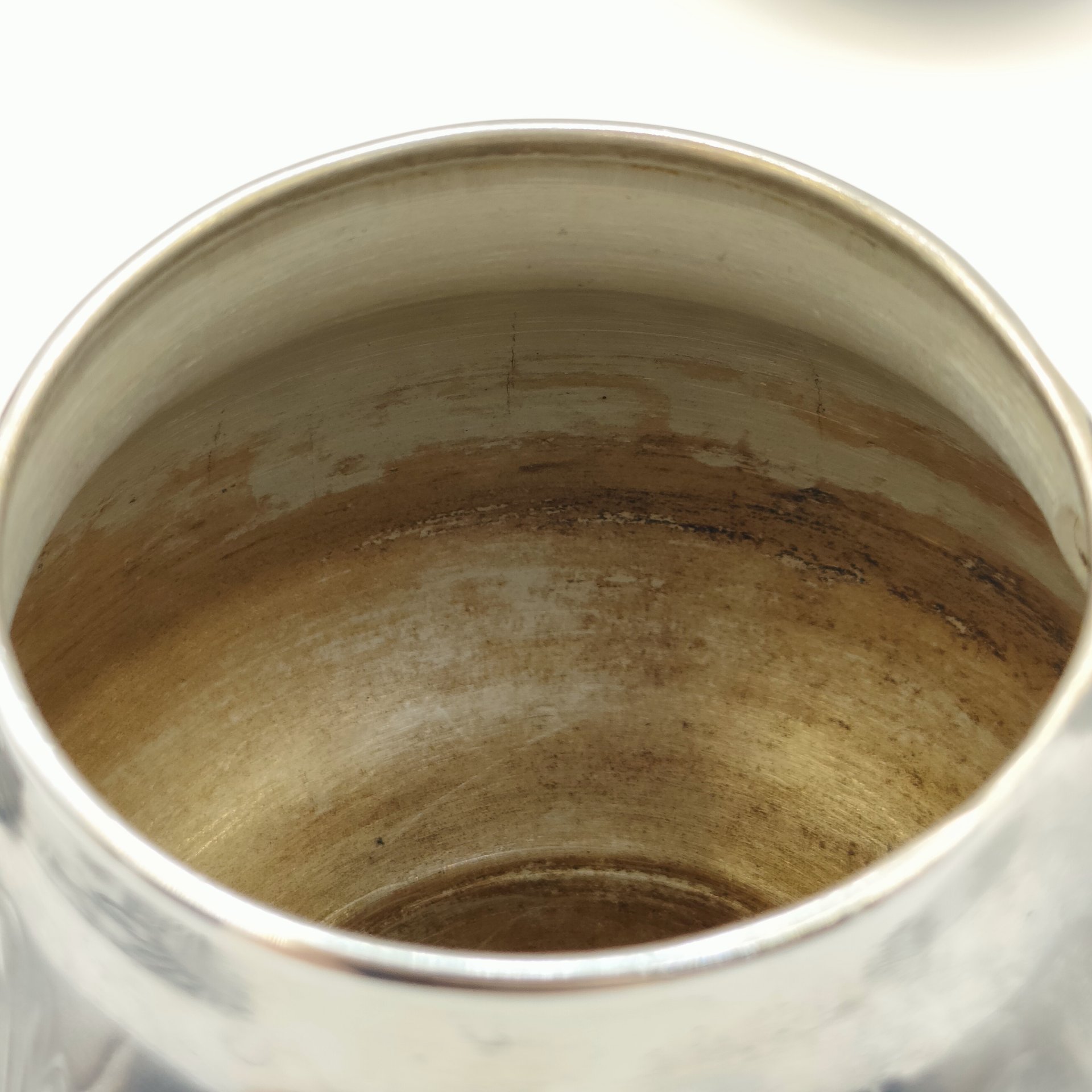 Набор из заварочного чайника и молочника с рельефным цветочным декором