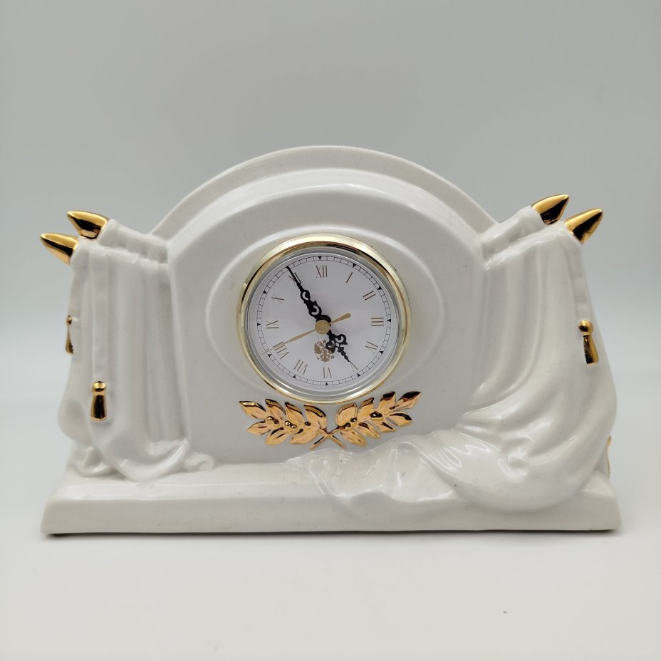 Часы настольные, выполненные в стиле ампир, Большая медведица, фарфор, золочение, Российская Федерация, 2000-2020 гг.
