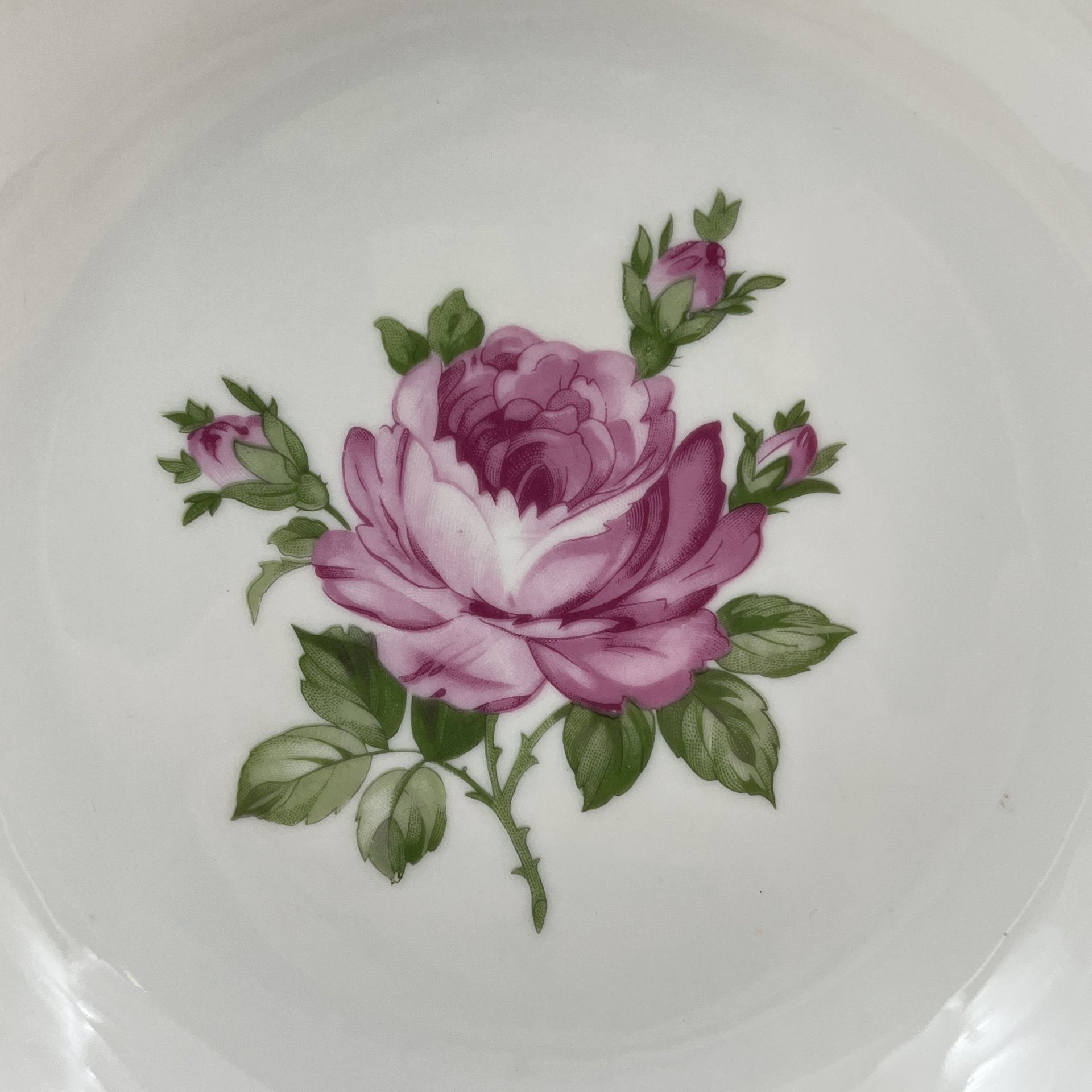 Набор из 6-ти суповых тарелок, украшенных изображением розы, фарфор, деколь, золочение, Kahla, ГДР, 1968-1987 гг.