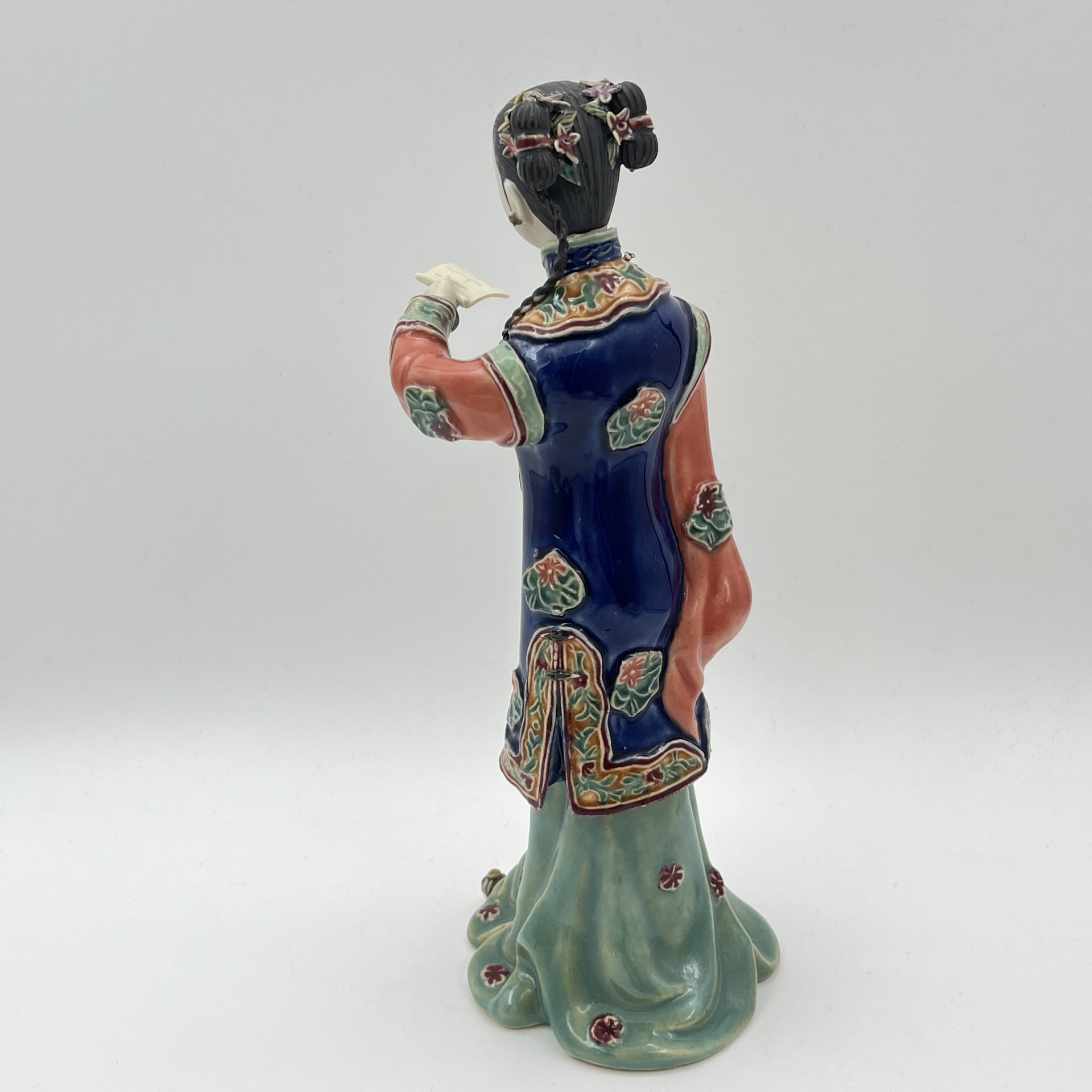 Статуэтка "Китайская девушка с запиской", Shiwan Wucai, керамика, глазурь, роспись, Китай, 1980-2000 гг.