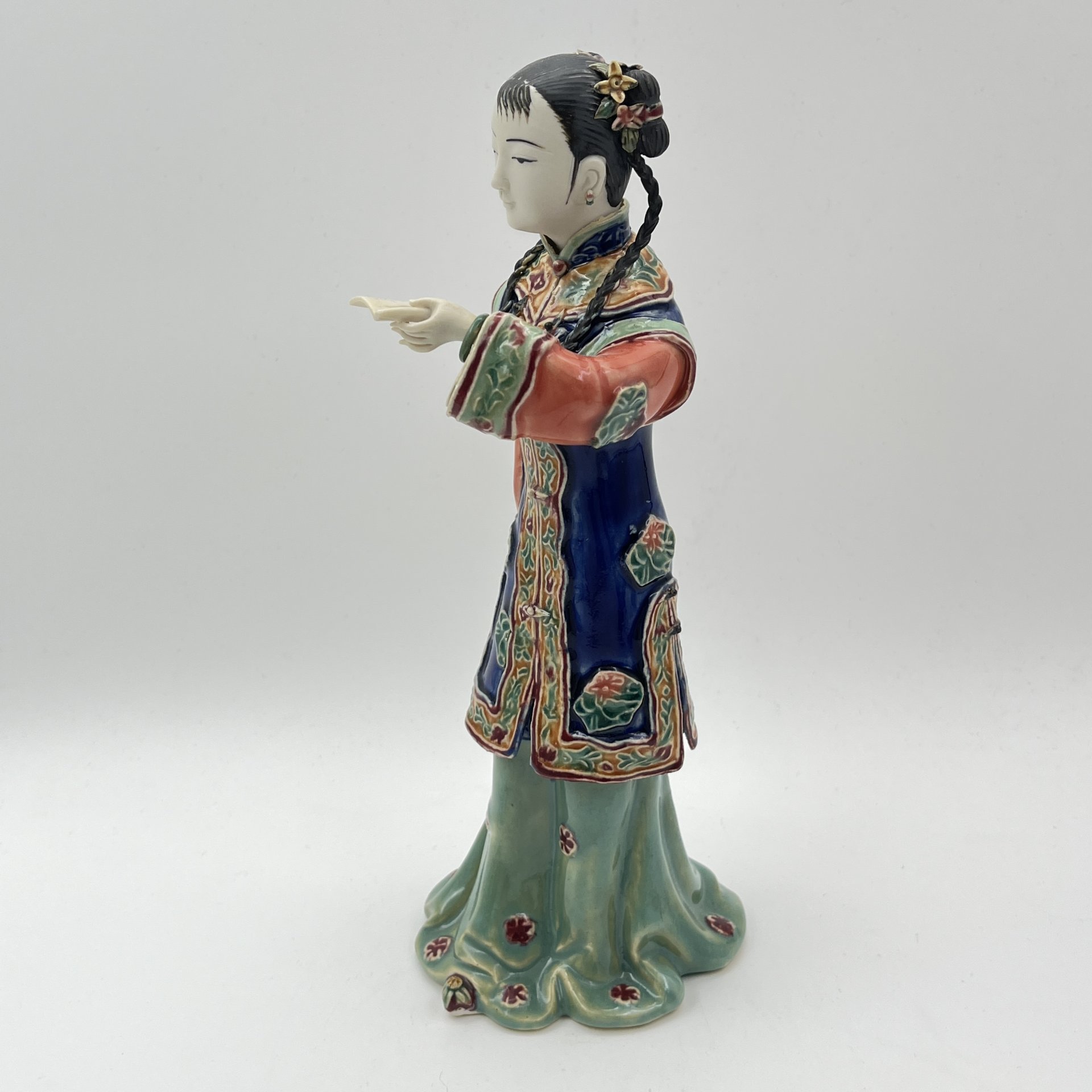 Статуэтка "Китайская девушка с запиской", Shiwan Wucai, керамика, глазурь, роспись, Китай, 1980-2000 гг.