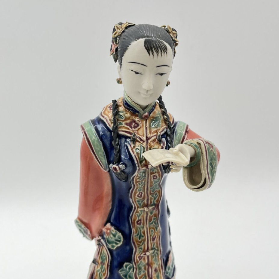 Статуэтка "Китайская девушка с запиской", Shiwan Wucai, керамика, глазурь, роспись, Китай, 1980-2000 гг.
