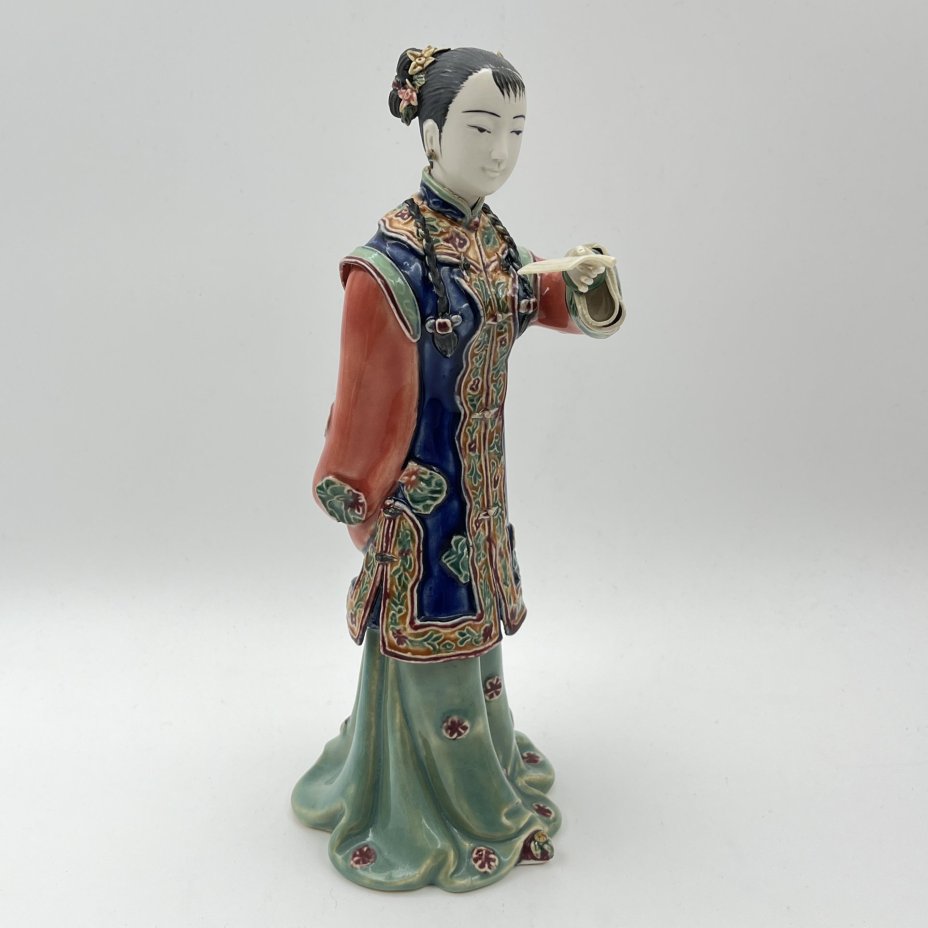Статуэтка "Китайская девушка с запиской", Shiwan Wucai, Китай