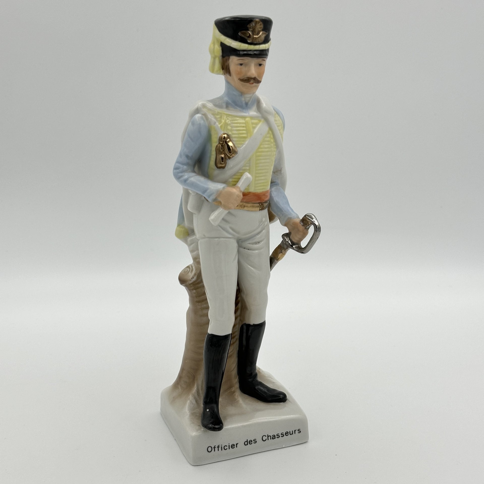 Статуэтка "Officier des chasseurs" ("Офицер конных егерей")