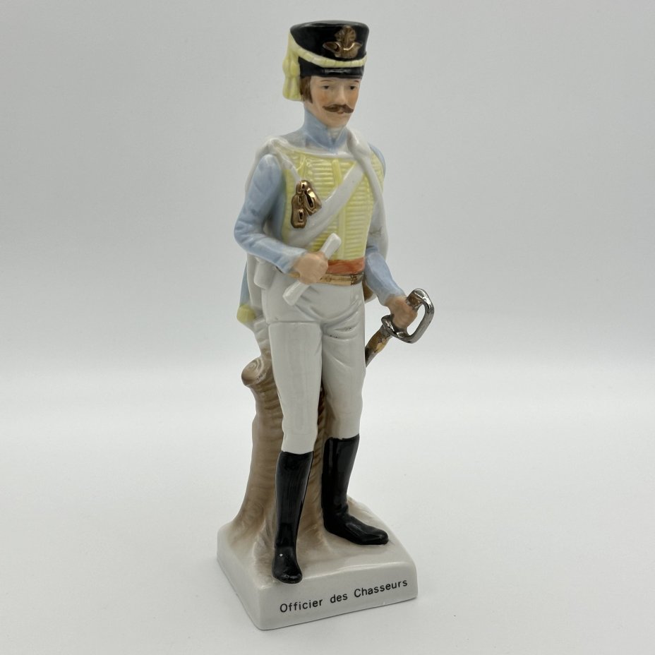 Статуэтка "Officier des chasseurs" ("Офицер конных егерей")