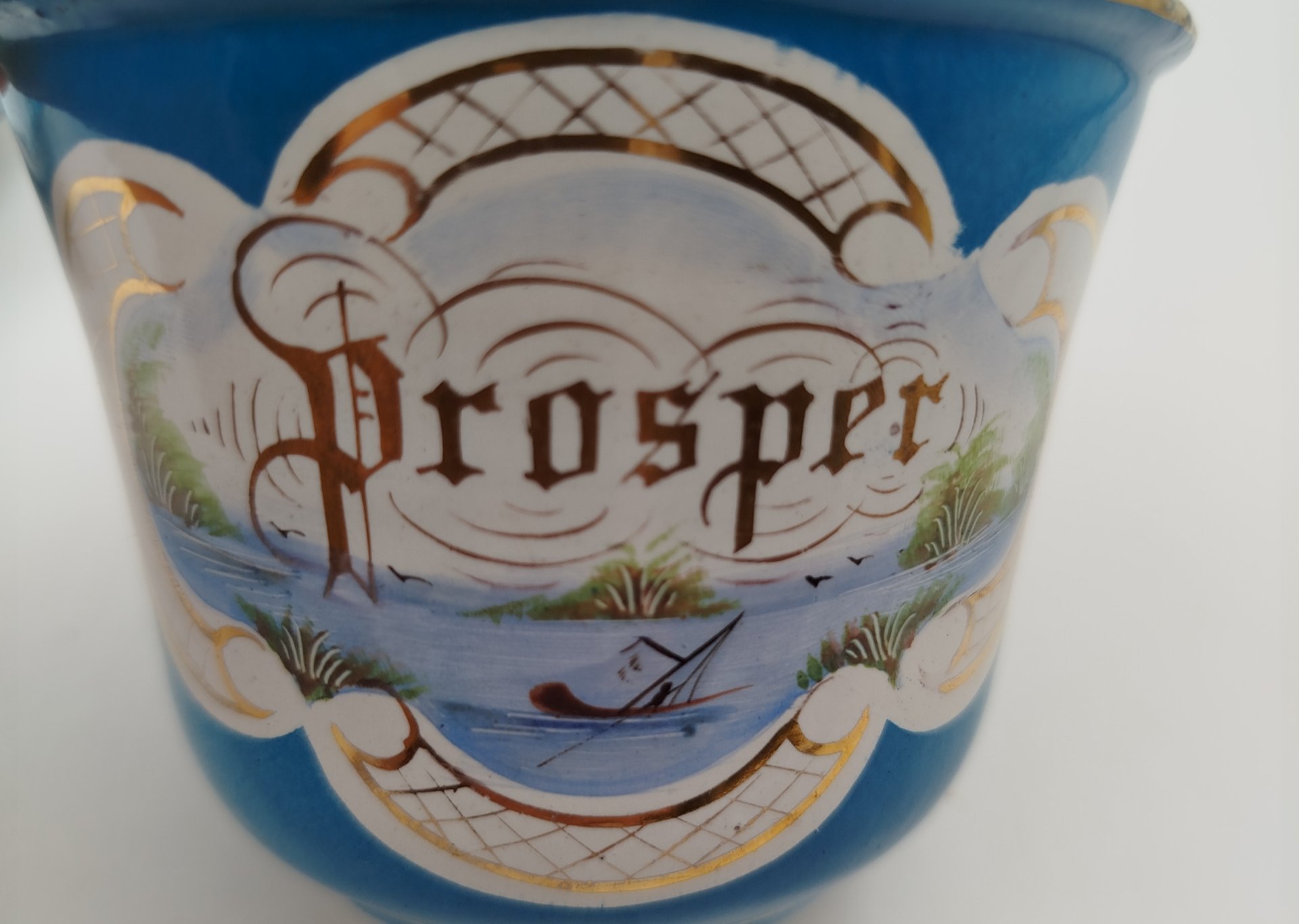 Чайная пара "Prosper" ("Процветать"), украшенная изображением пейзажа, металл, крытье, роспись, золочение, Западная Европа, 1950-1970 гг.