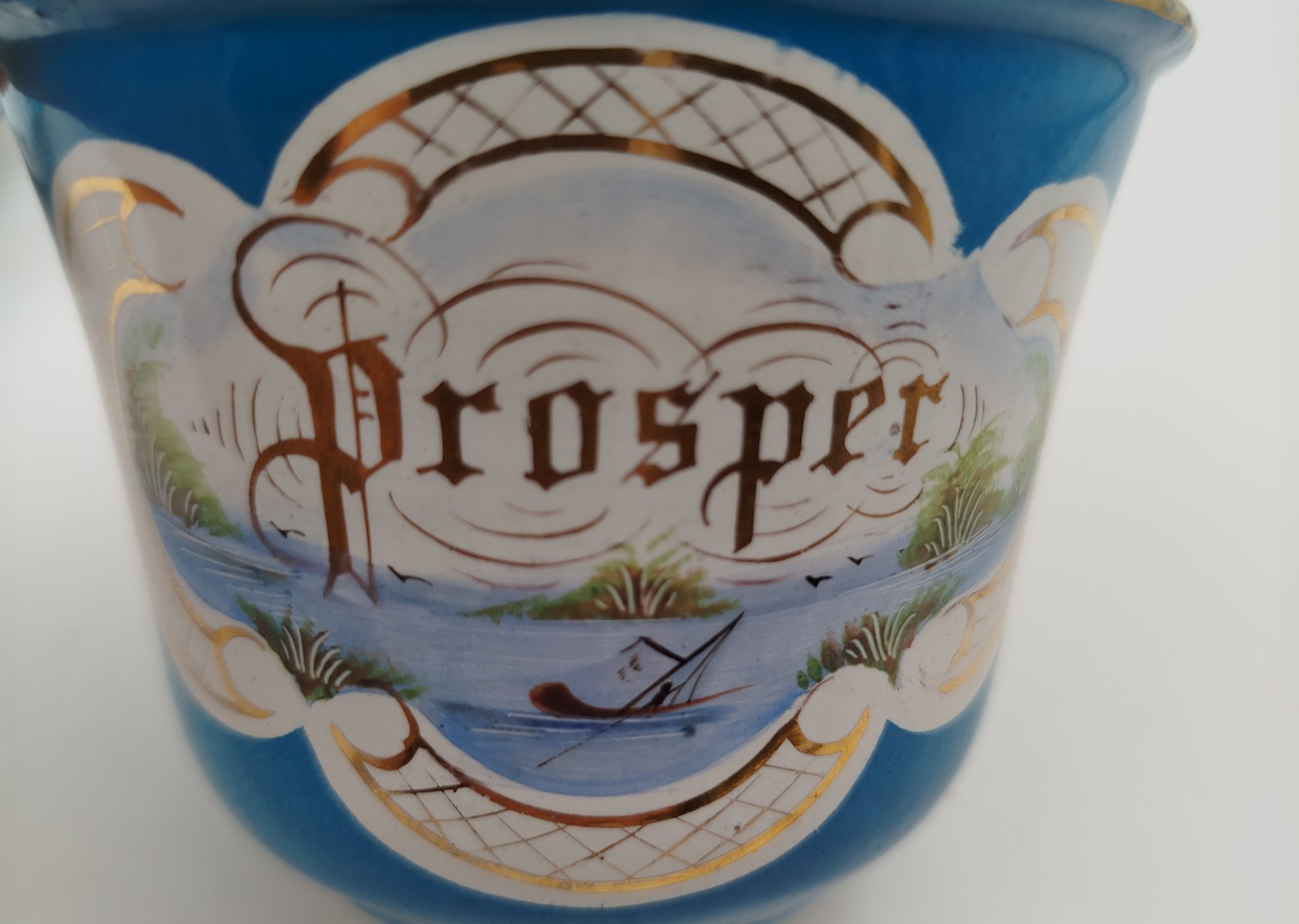 Чайная пара "Prosper" ("Процветать"), украшенная изображением пейзажа, металл, крытье, роспись, золочение
