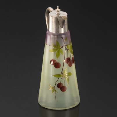 Кувшин в стиле модерн с декором в виде ягод вишни на тулове, стекло, роспись, металл, Европа, 1900-1930 гг.