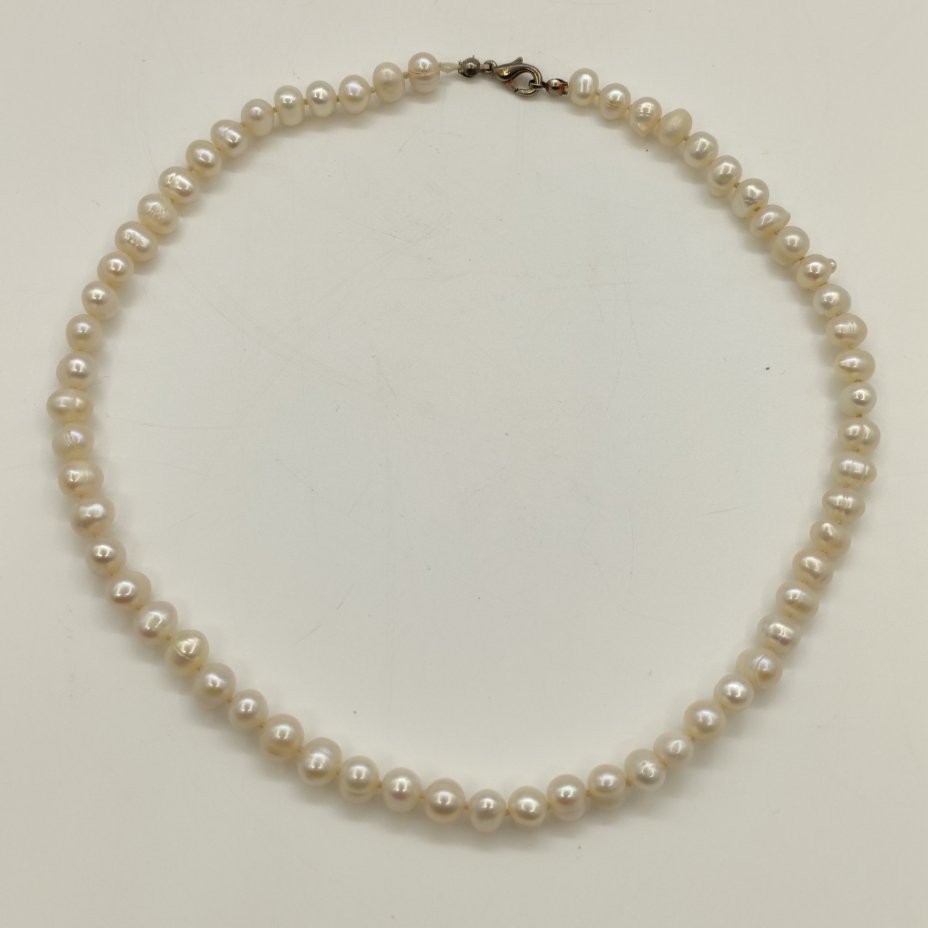 Бусы с бусинами вытянутой формы