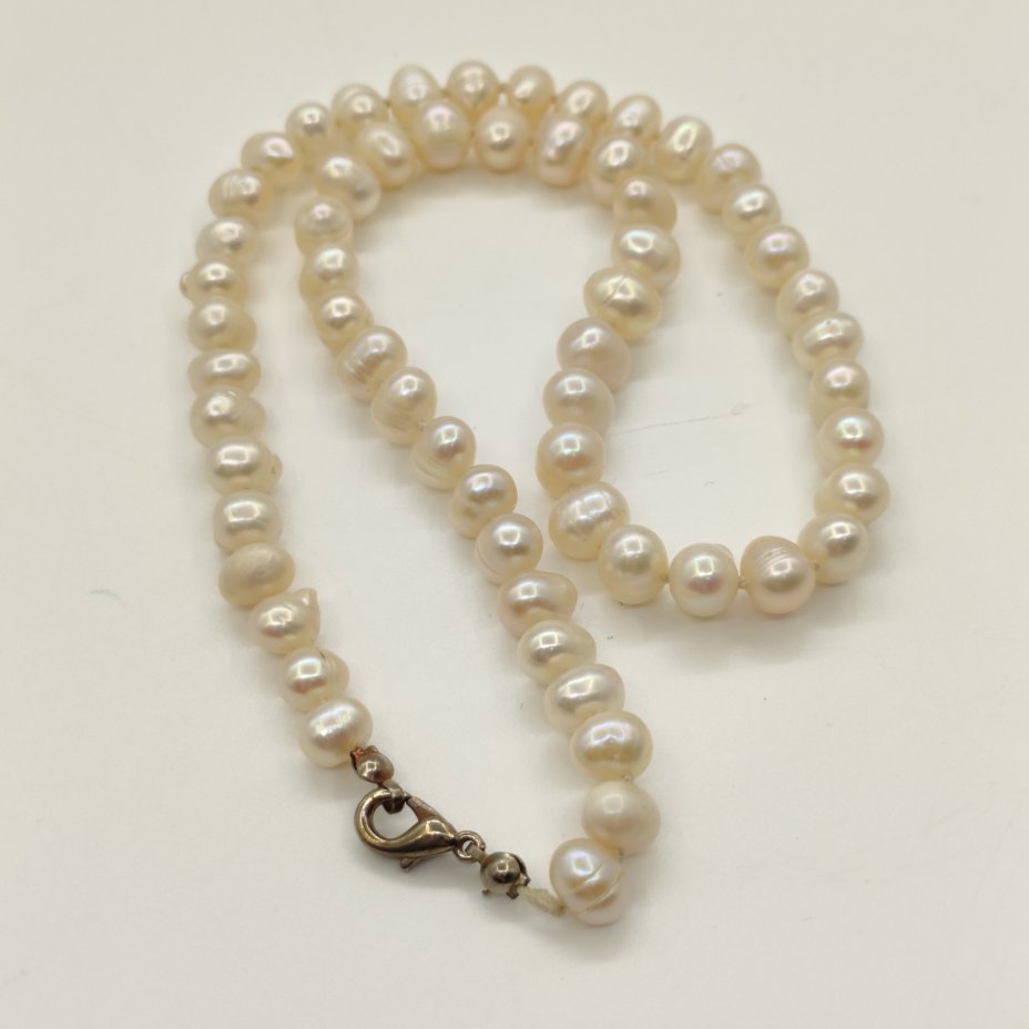 Бусы с бусинами вытянутой формы