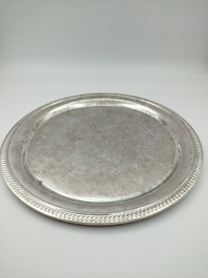 Поднос круглой формы с растительным декором, мНЦ (медь-никель-цинк), СССР, 1980-1990 гг.