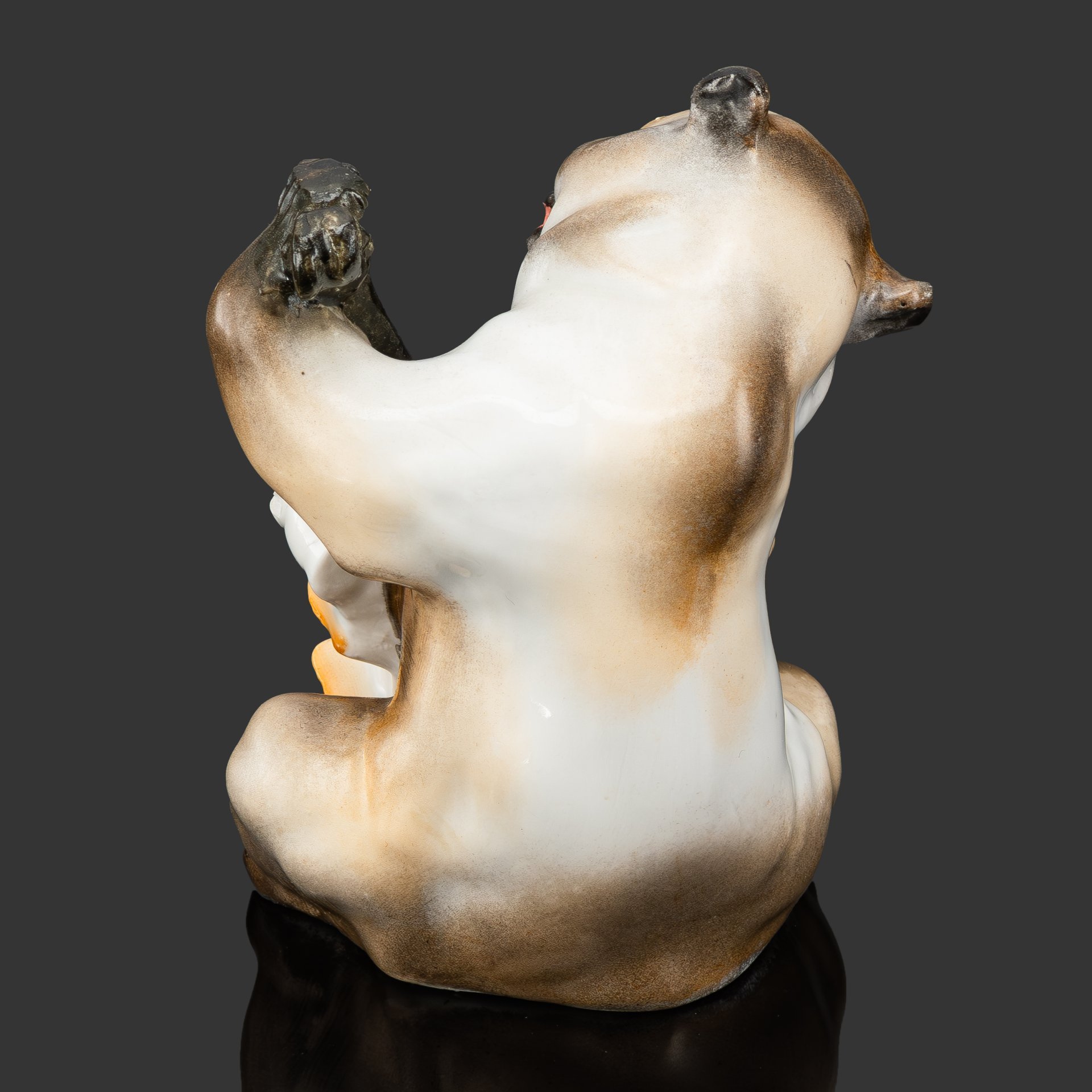 Статуэтка "Медведь с контрабасом" (из серии "Квартет"), автор Б.Я. Воробьев, фарфор, роспись, Ленинградский фарфоровый завод (ЛФЗ), СССР, 1950-1960 гг.