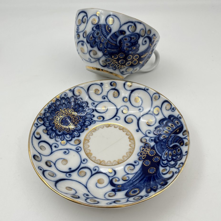 Пара чайная "Кобальтовое кружево", автор росписи Славина Н.П., форма "Тюльпан", автор формы Яковлева С.Е., фарфор, деколь, золочение, Ленинградский фарфоровый завод (ЛФЗ), СССР, 1970-1992 гг.