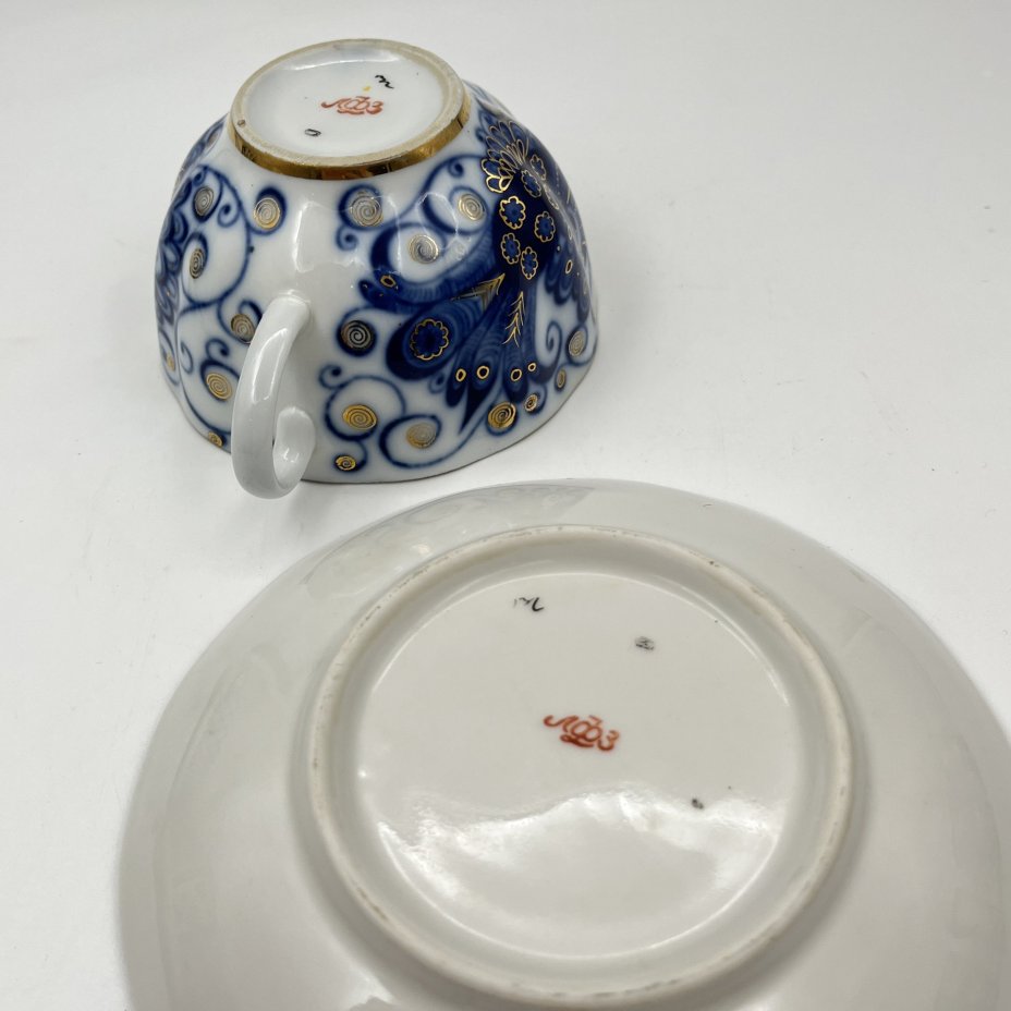 Пара чайная "Кобальтовое кружево", автор росписи Славина Н.П., форма "Тюльпан", автор формы Яковлева С.Е., фарфор, деколь, золочение, Ленинградский фарфоровый завод (ЛФЗ), СССР, 1970-1992 гг.