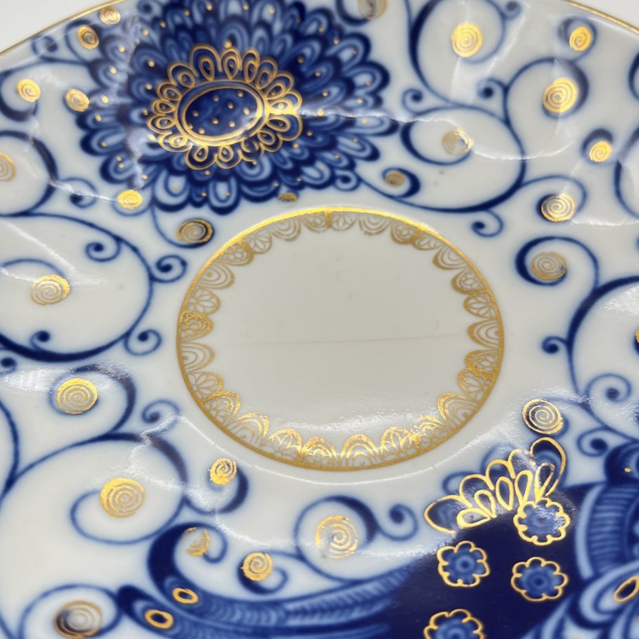 Пара чайная "Кобальтовое кружево", автор росписи Славина Н.П., форма "Тюльпан", автор формы Яковлева С.Е., фарфор, деколь, золочение, Ленинградский фарфоровый завод (ЛФЗ), СССР, 1970-1992 гг.